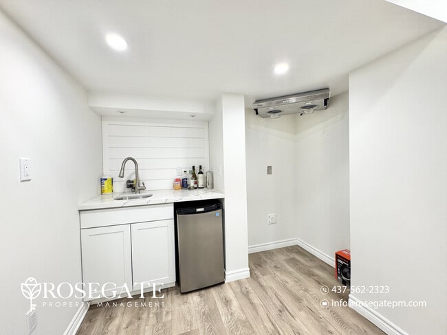 Building Photo - Cozy 1-Bedroom Corner Basement Apartment with Parking & Walk-Out Garage in Whitby