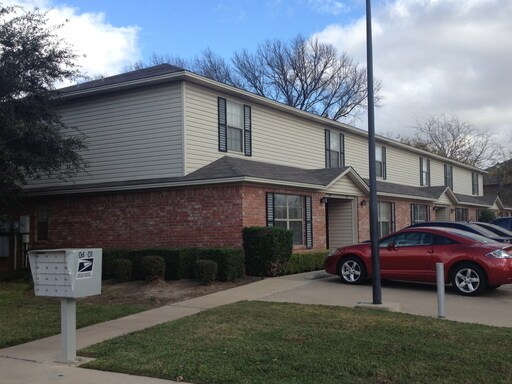 Building Photo - 4/4 Townhome in the Inner Baylor Bubble - Walk to Campus!