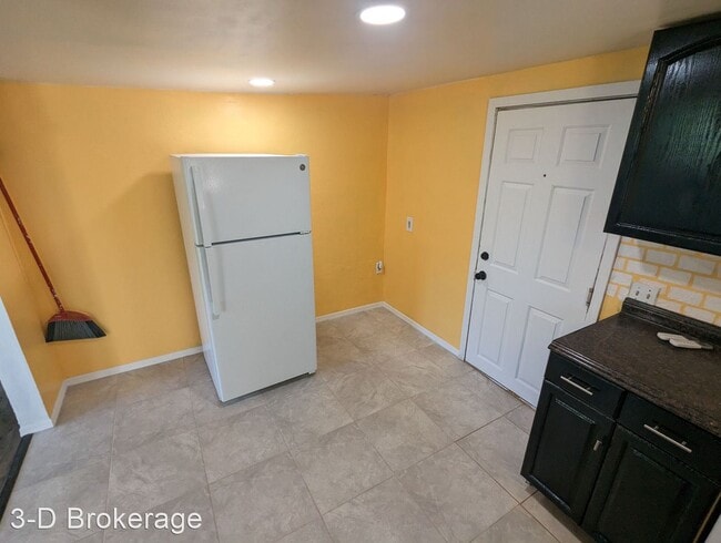 Building Photo - 2 br, 1 bath House - 2720 S. Verdin - GUEST