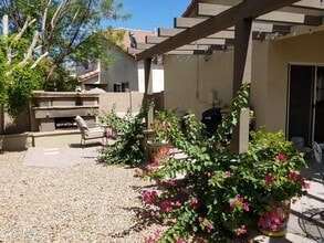 Building Photo - 646 E El Monte Pl