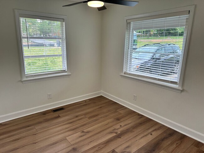 Foto del edificio - Cozy 2 Bedroom Duplex In NoDa Area