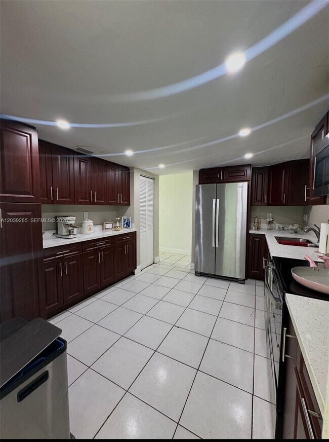 Foto del edificio - 355 NW 205th Terrace