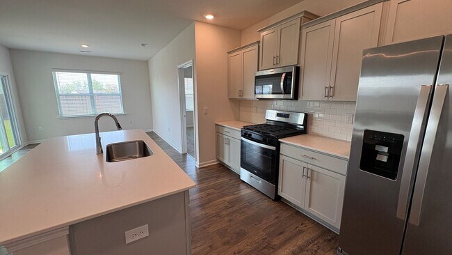 Foto del edificio - Beautiful 3/2 In Amenity Filled Neighborhood!