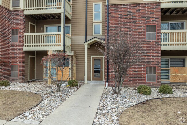 Entrada - Bloomingdale Condominium Homes