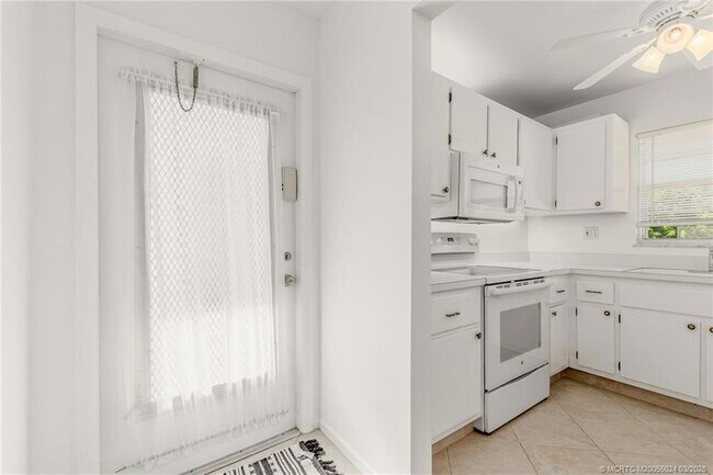 Foto del edificio - 1225 NW 21st St