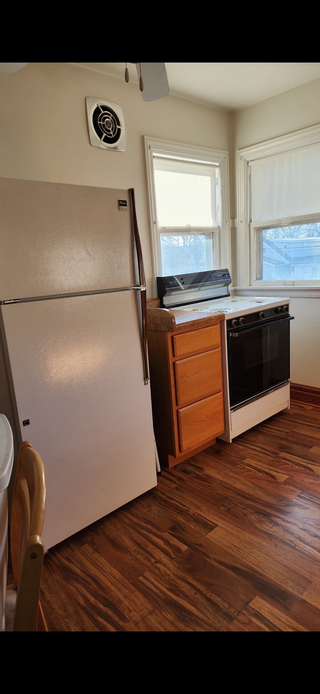 Building Photo - 5844 N Marmora Ave