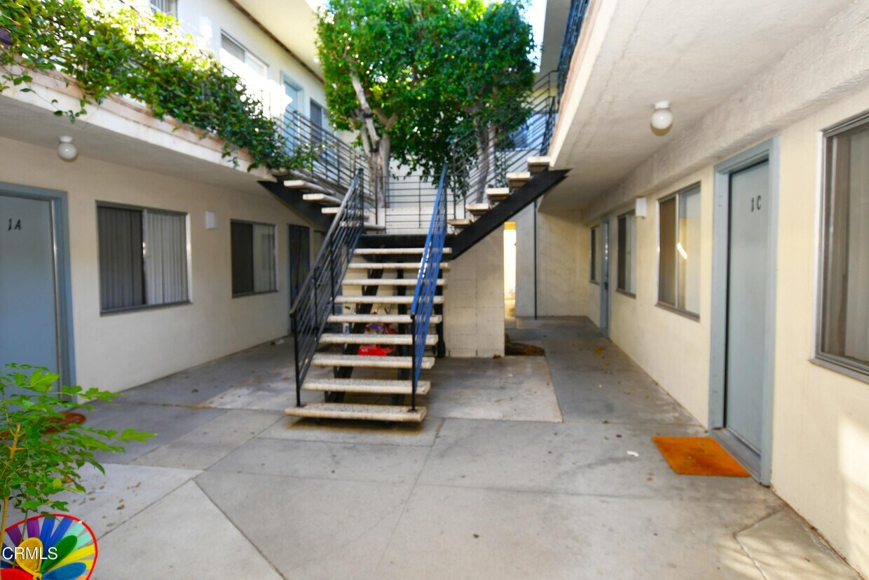 Foto principal - 1750 Ventura Blvd