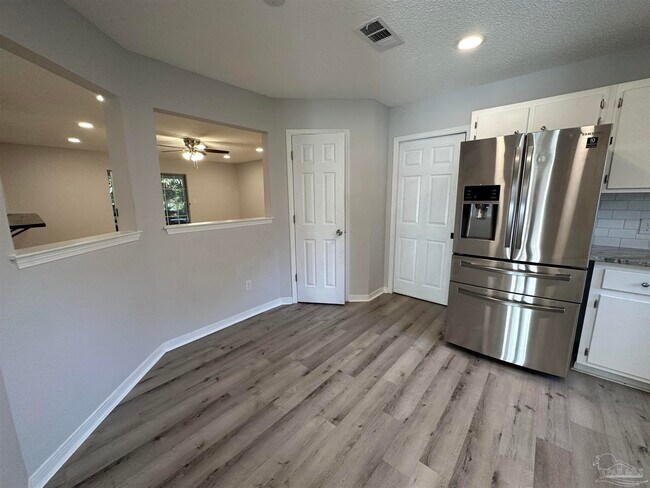 Foto del edificio - 280 Bobwhite Dr