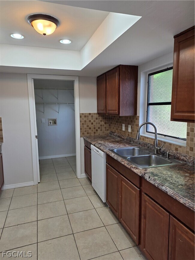 Foto del edificio - 5868 Littlestone Ct
