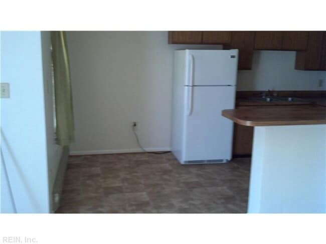 Building Photo - 9643 Beaumont St