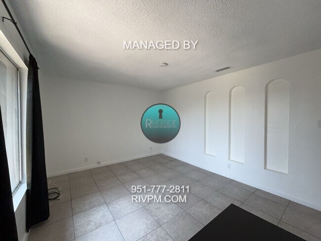 Foto del edificio - FOR RENT LOVELY SINGLE-STORY HOME IN FONTA...