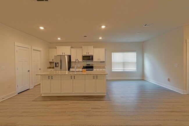 Foto del edificio - 6248 Jenks Dr