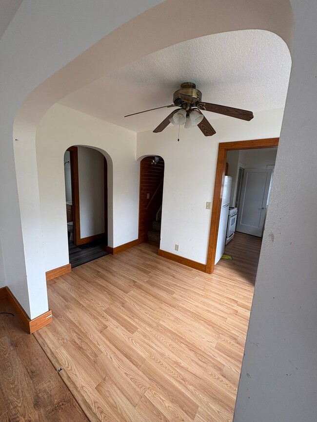 Building Photo - 3 bedroom 1 ba single family home