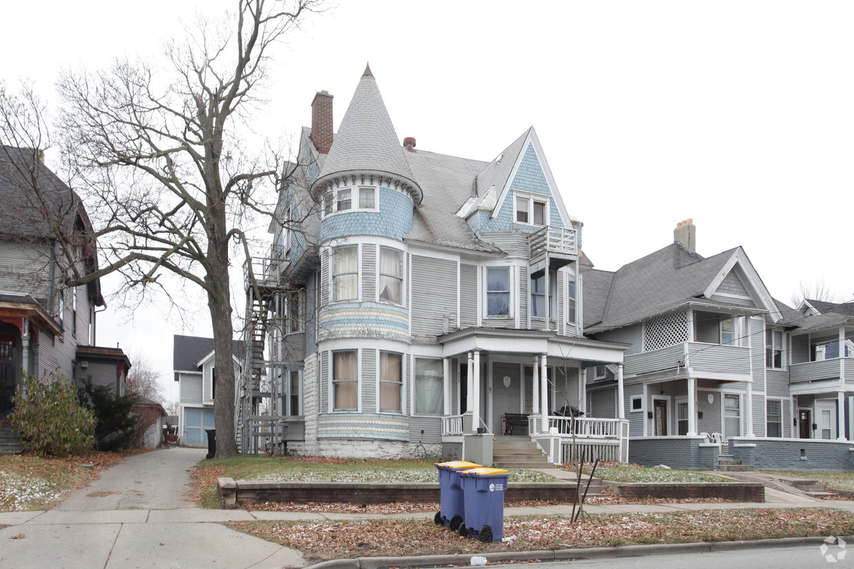 Primary Photo - 209 College Ave NE