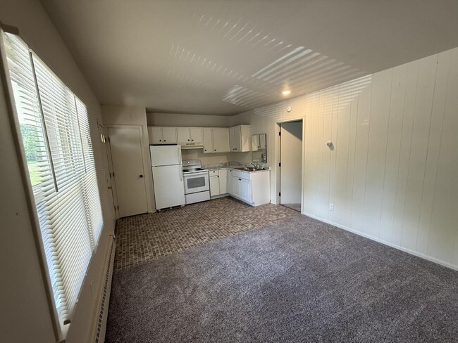 Building Photo - 1Bedroom, Utilities Included!