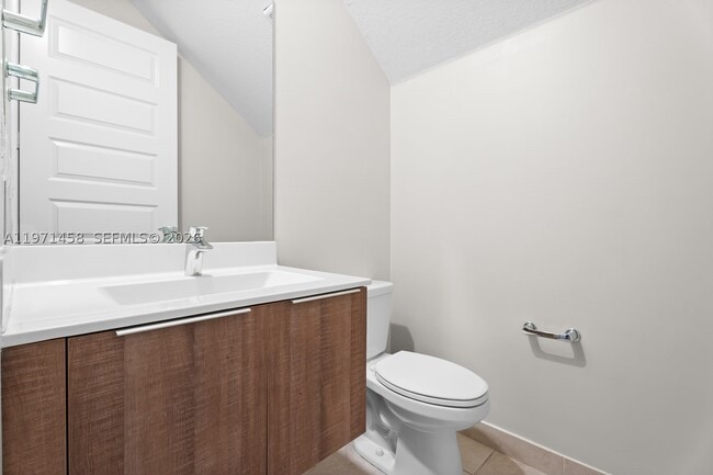 Foto del edificio - 8058 NW 105th Ave