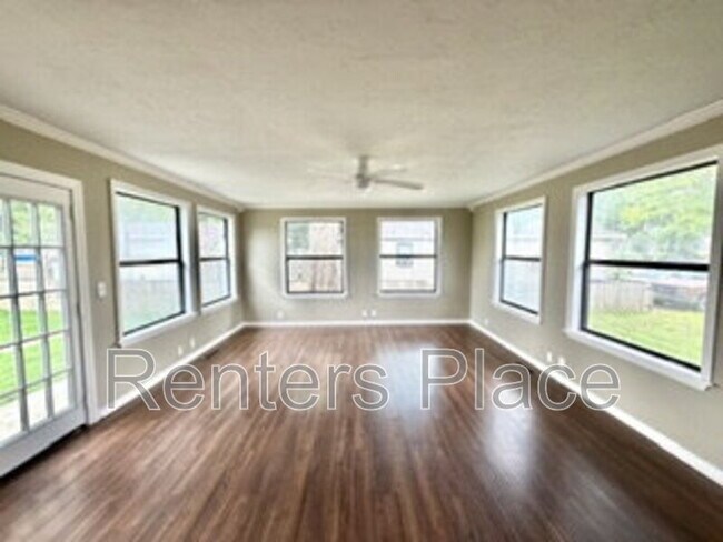 Foto del edificio - 5501 S Newport Ave