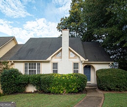 Building Photo - 4223 Lakes End Dr NW