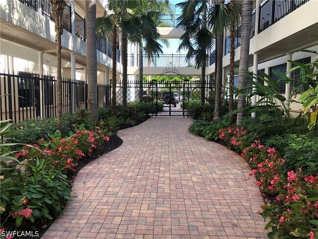 Foto del edificio - 1400 Gulf Shore Blvd N