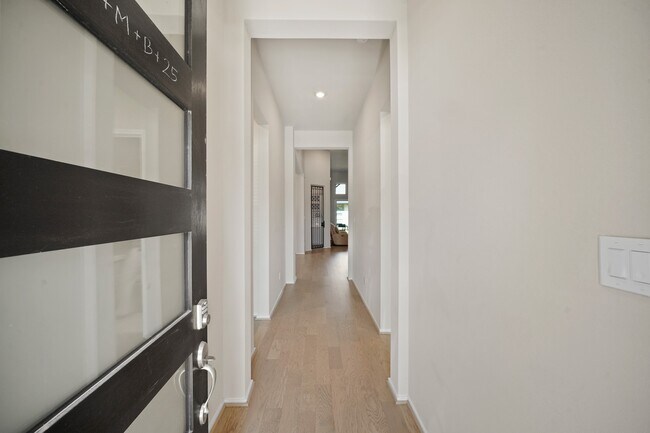 Building Photo - 5026 Pomegranate Path