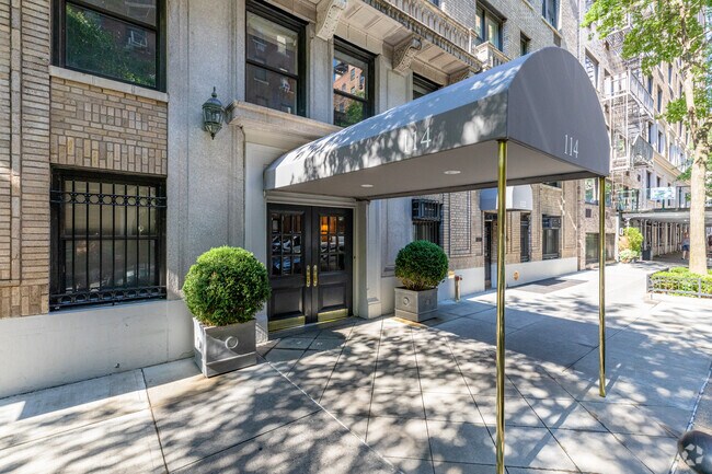 Entrance - 114-116 E 84th St
