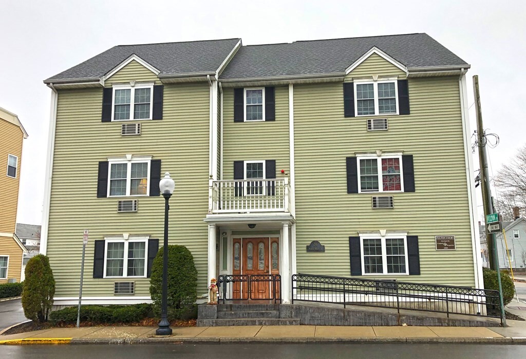 Primary Photo - 26 N Main St