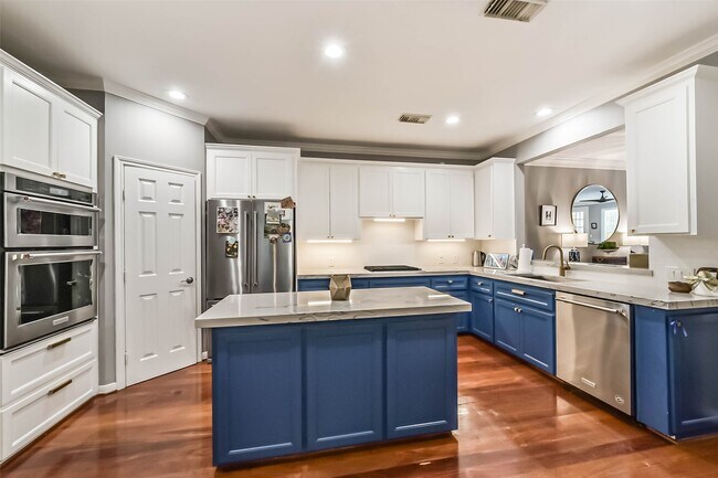 Building Photo - 4455 Castle Ct Pl