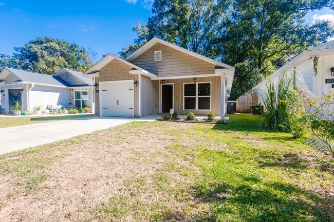 Foto del edificio - 8207 Doris Ave