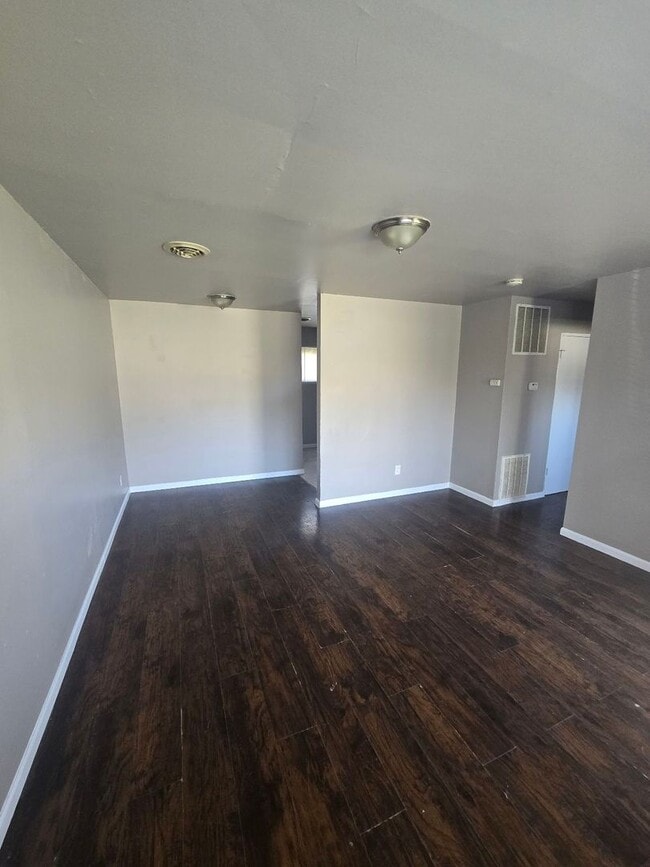 Building Photo - 4 Bedroom Home in Marshalltown