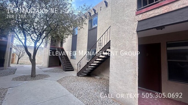 Building Photo - 2 Bedroom Downstairs unit!! Extra Storage-...