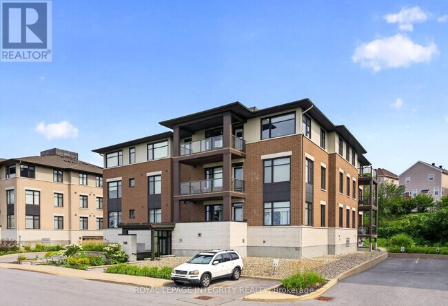 Building Photo - 140 Guelph Private