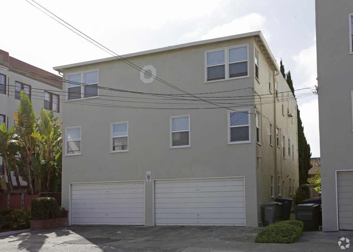 Building Photo - 145 Belleview Dr