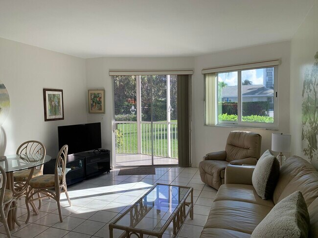 Building Photo - 2730 Banyan Rd