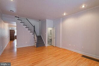 Building Photo - 2210 Lombard St