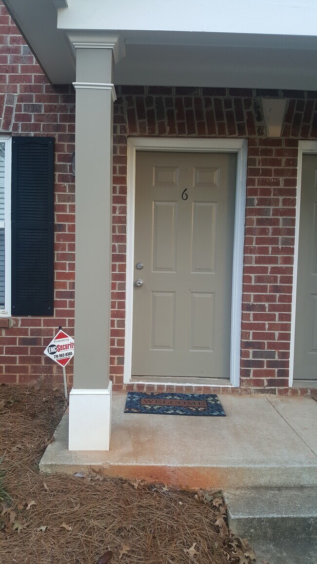 Building Photo - 460 Barnett Shoals Rd