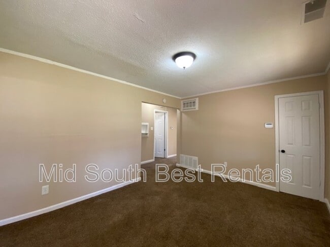 Building Photo - 1458 Russwood Rd