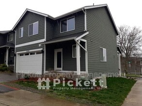 Building Photo - 1004 Samara St
