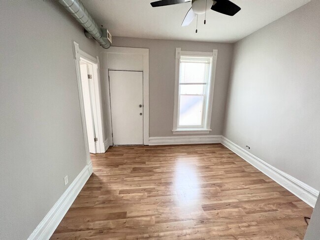 Foto del edificio - 1744 W 18th Pl