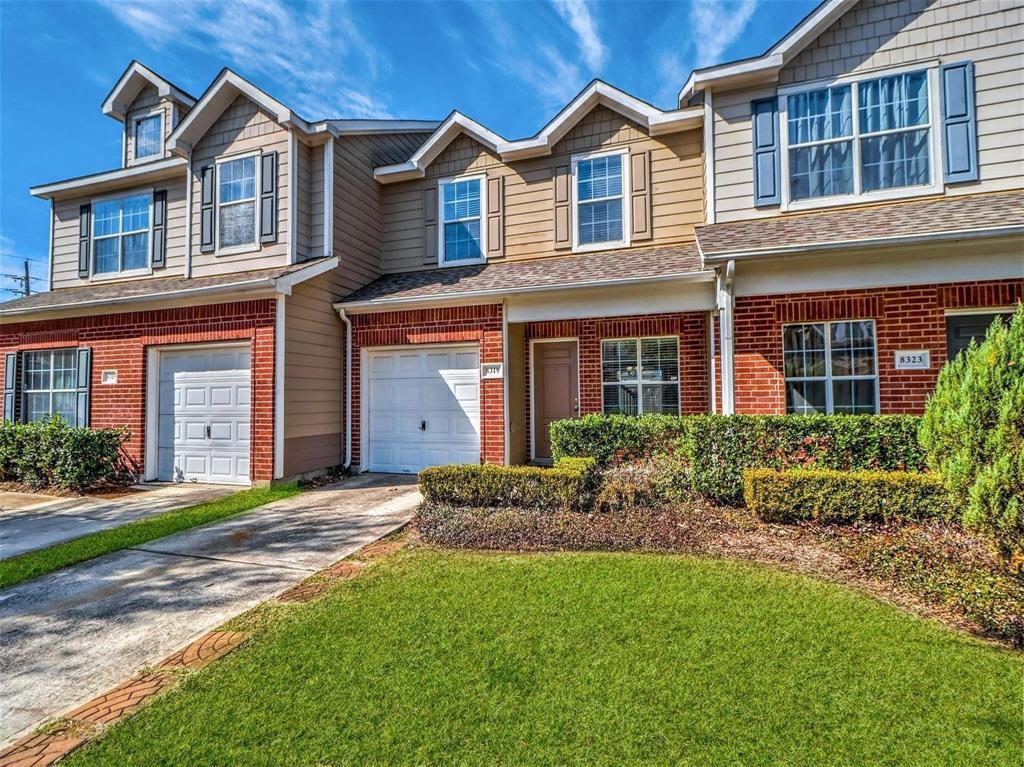 Foto principal - 8319 Greys Ln