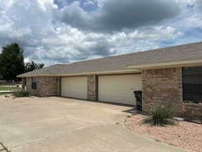 Building Photo - 902 McDaniel Cir