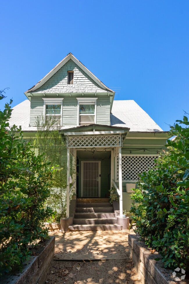 Building Photo - 207 E Avenue 31