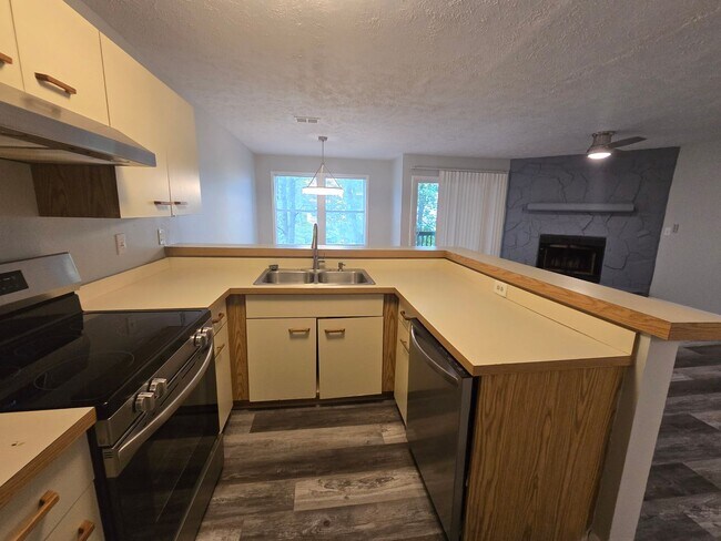 Building Photo - 6809 Willowbrook Dr