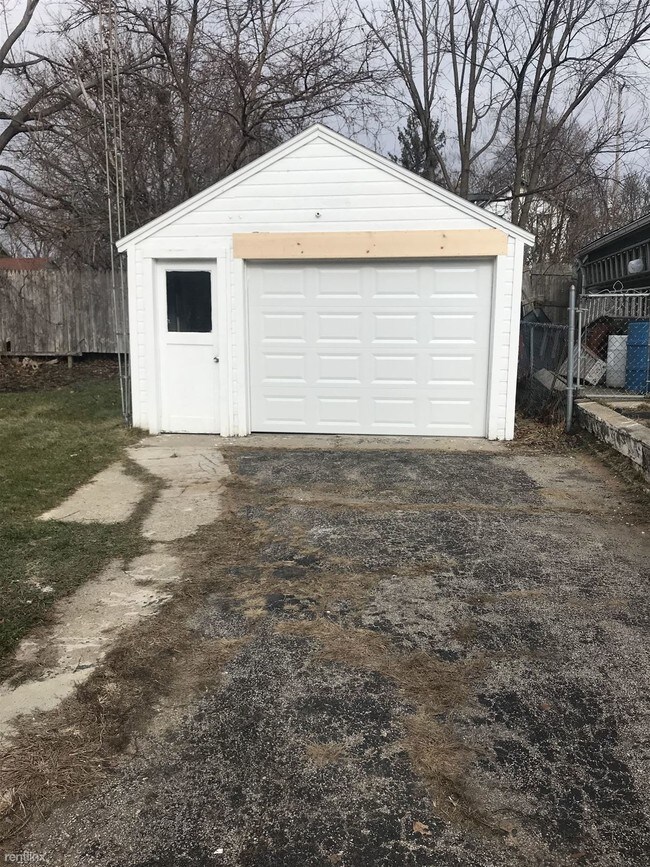 Building Photo - 2 br, 1 bath House - 126 W Monroe St