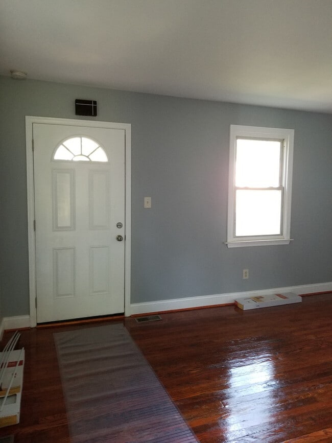 Building Photo - 805 N 33rd St