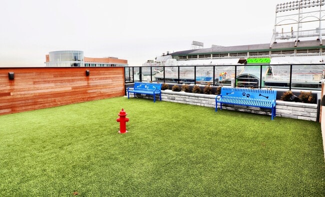 Foto del edificio - 1031 W Addison St