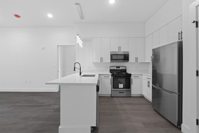 Building Photo - 425-429-429 Avenue C