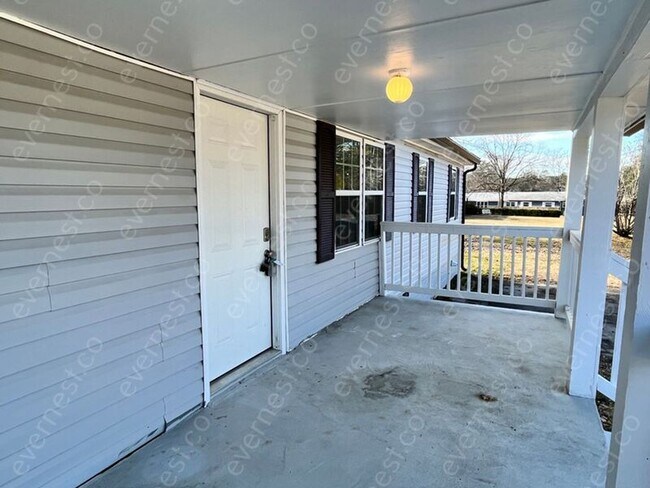 Building Photo - 30 Lillian Dr