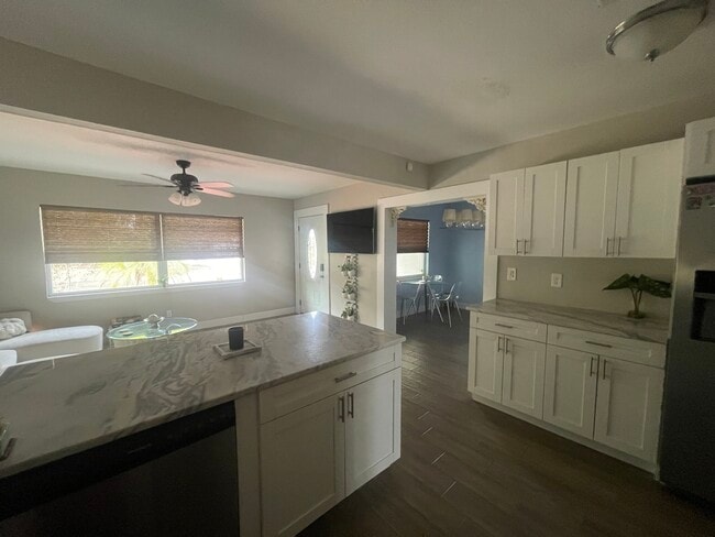 Kitchen - 5679 Kelly Dr N