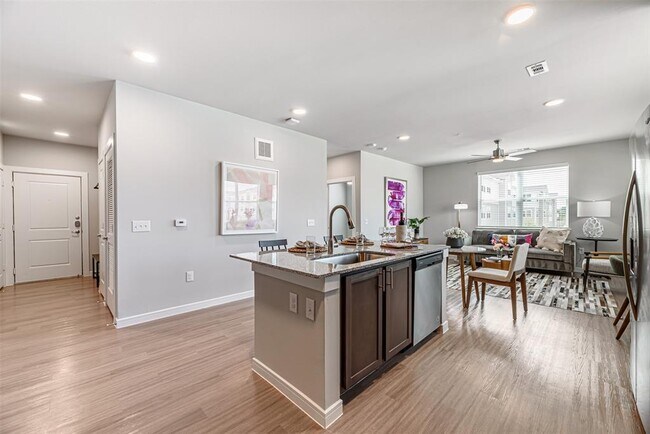 Foto del edificio - 2911 El Dorado Blvd