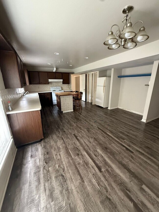 Building Photo - 4 bed/ 2.5 Bath house in Mission San Luis!...